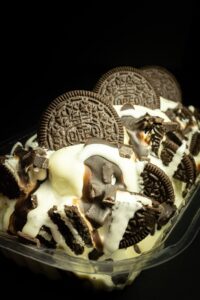 oreo sundae with chocolate drizzle